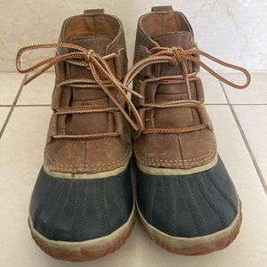 BOGO50%OFF Sorel Out N about Leather Snow Boot Women’s Size 7